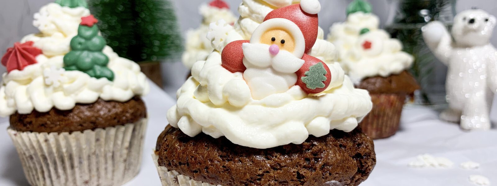 Piernikowe babeczki ze słonym karmelem