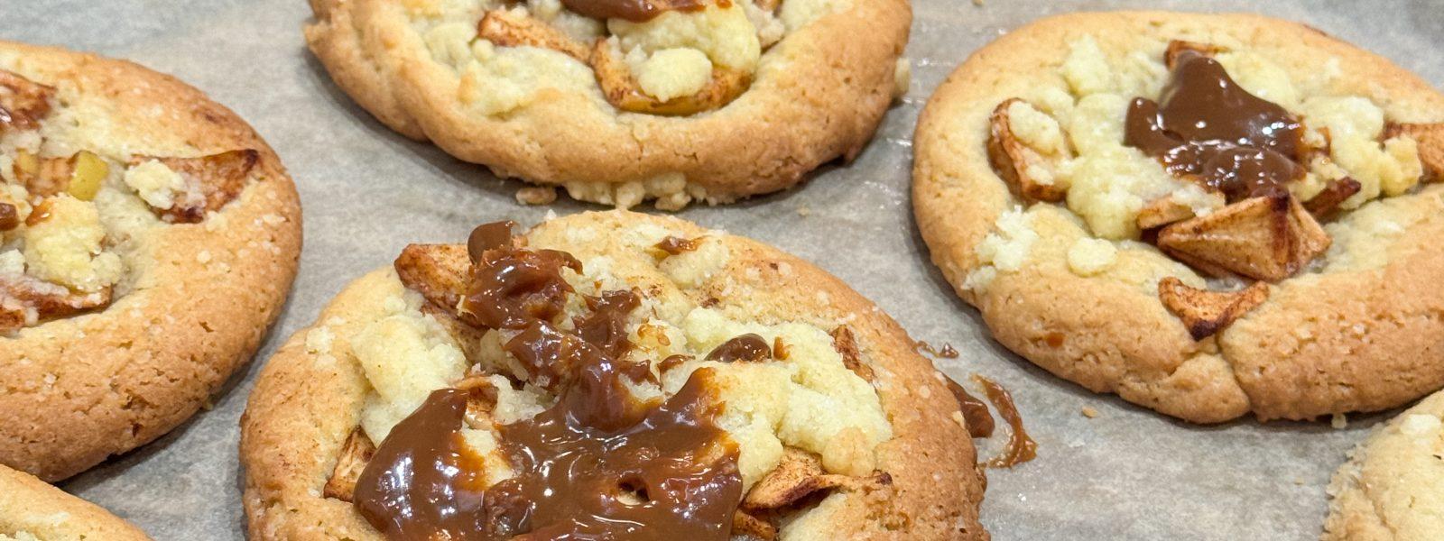 Ciastka o smaku szarlotki z karmelem